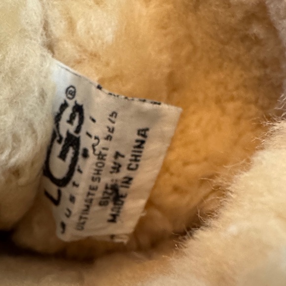 UGG Classic Tan Boots with Shearling - Picture 12 of 12